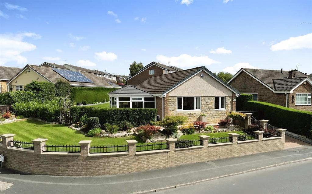 Gibson Lane, Kippax, Leeds, LS25 3 bed detached bungalow £395,000