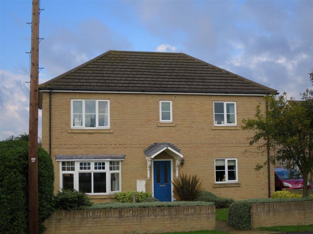 Oaktree Court, Yaxley, Peterborough 2 bed apartment £895 pcm (£207 pw)