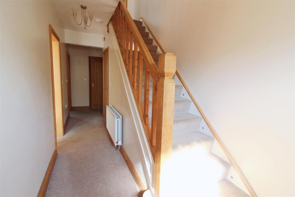 Marsh Lane, Shepley, Huddersfield, HD8 8AS 5 bed semidetached house to