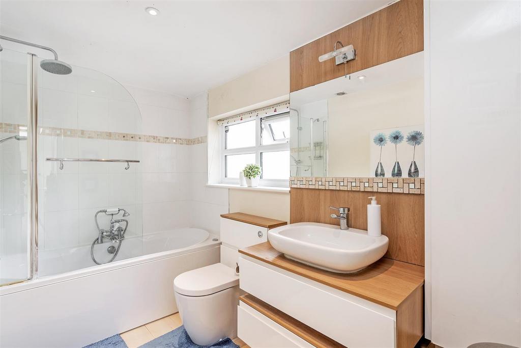 3 Clifton Crescent-4 lo.jpg