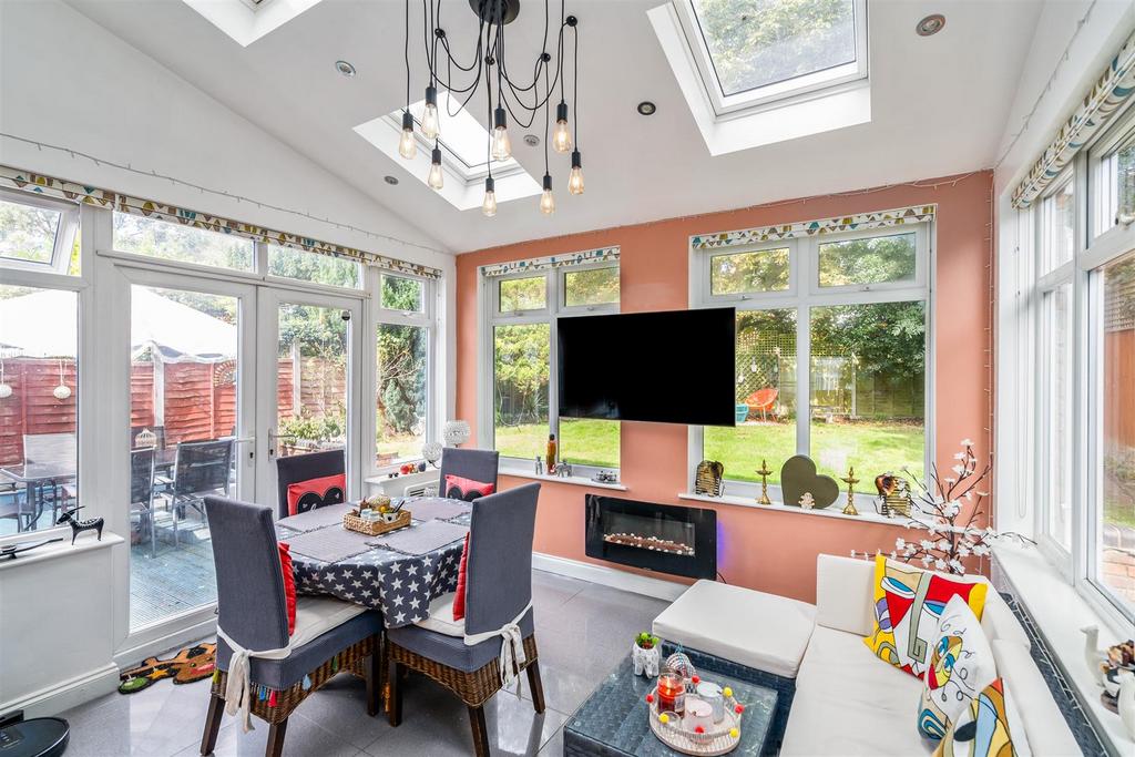 3 Clifton Crescent-7 lo.jpg