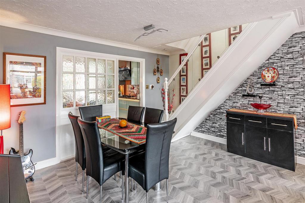 3 Clifton Crescent-13 lo.jpg