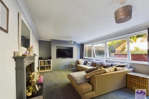 148 Charles Drive, Cuxton, Rochester, ME2 1DX