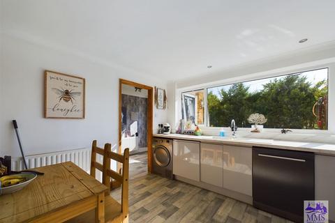 148 Charles Drive, Cuxton, Rochester, ME2 1DX