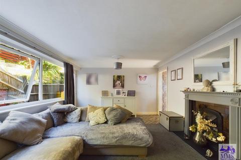 148 Charles Drive, Cuxton, Rochester, ME2 1DX