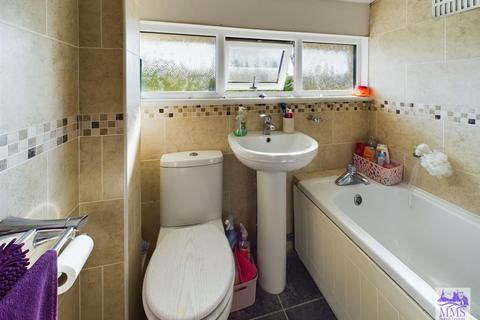 148 Charles Drive, Cuxton, Rochester, ME2 1DX