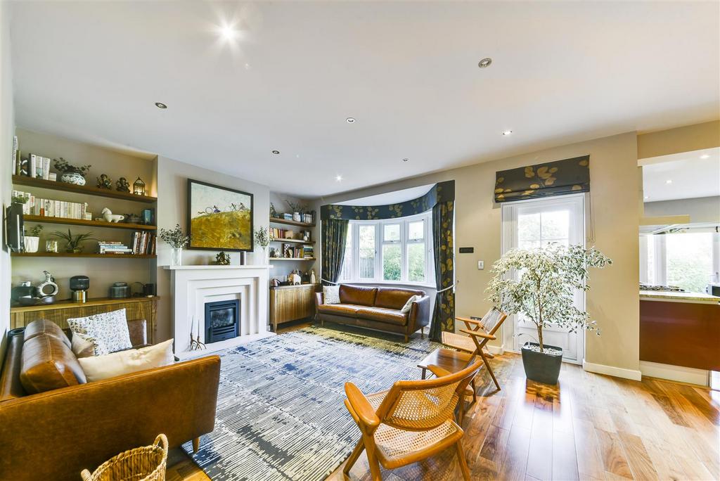 BANCROFT AVENUE, EAST FINCHLEY, N2 5 bed semidetached house £7,947