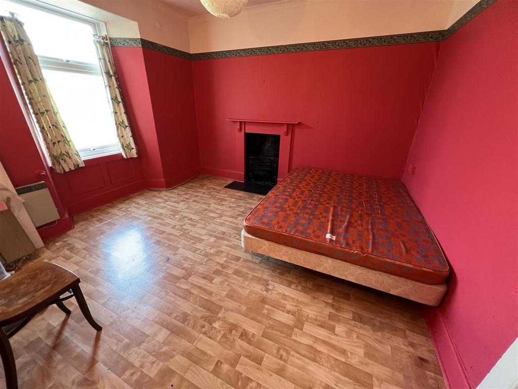 Bedroom 2 (rear)