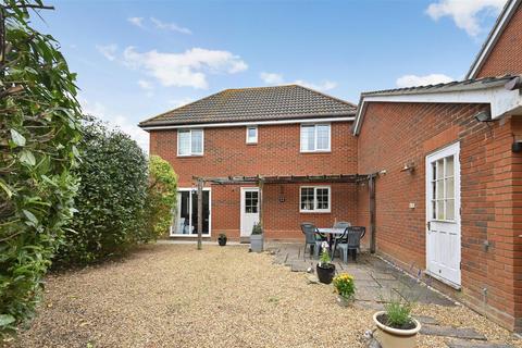 4 bedroom detached house for sale, Saxby Close, Barnham