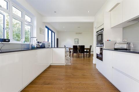 12 Upper Pines, Banstead, SM7 3PZ