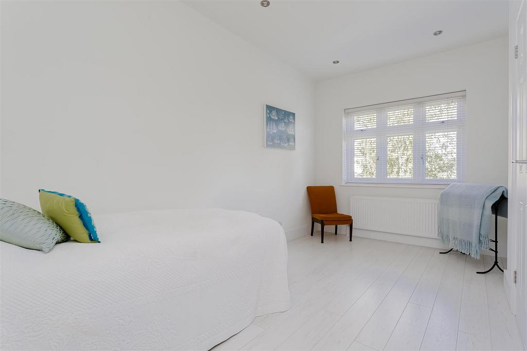 House-upper-pines-banstead-104.jpg