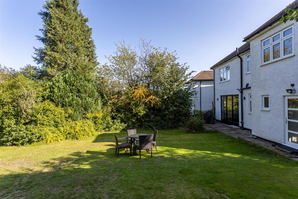 House-upper-pines-banstead-117.jpg