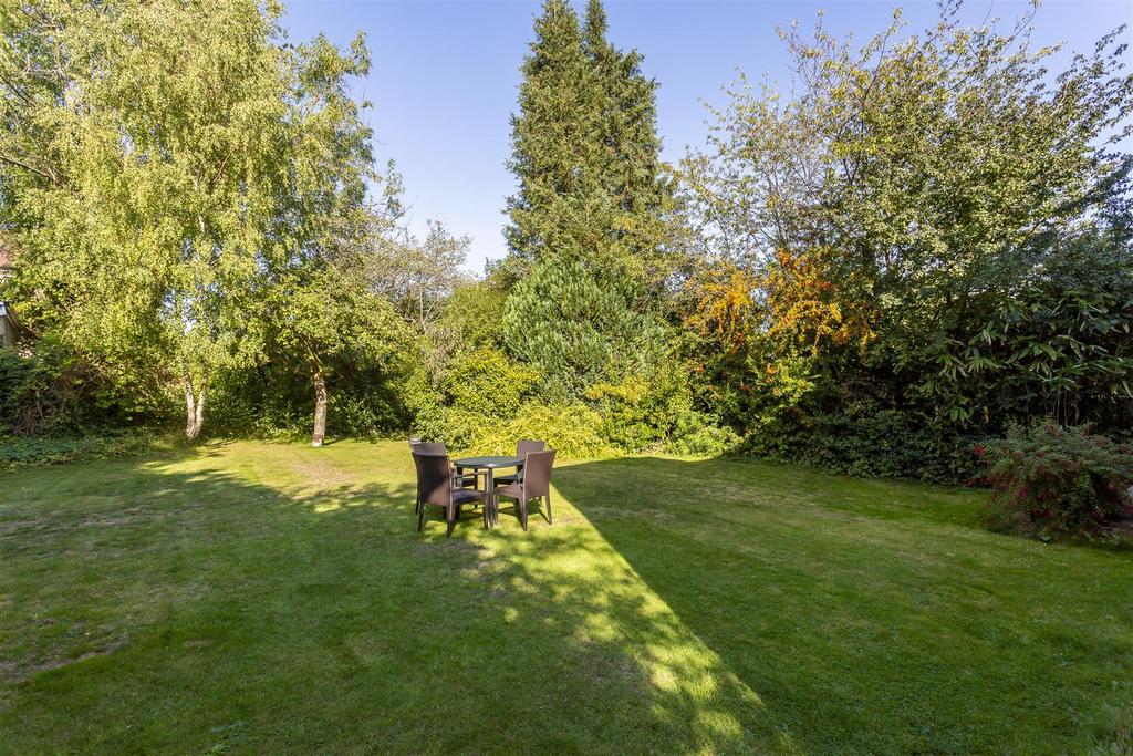 House-upper-pines-banstead-116.jpg