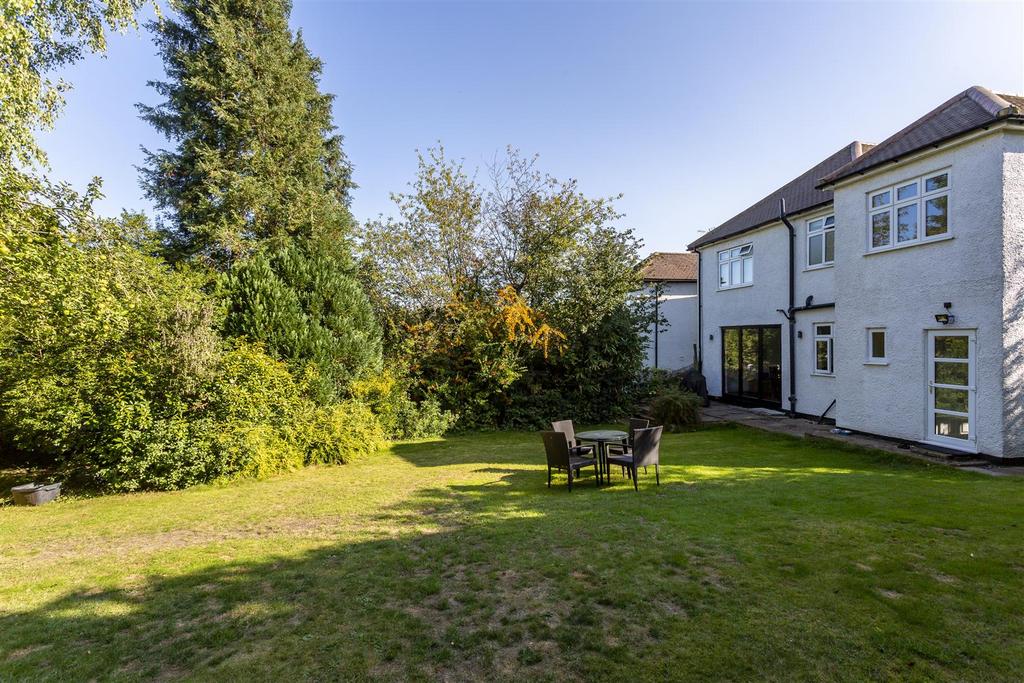 House-upper-pines-banstead-118.jpg
