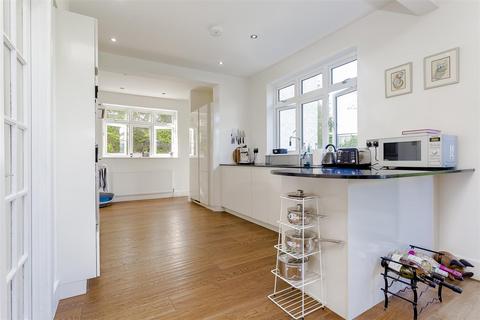 12 Upper Pines, Banstead, SM7 3PZ