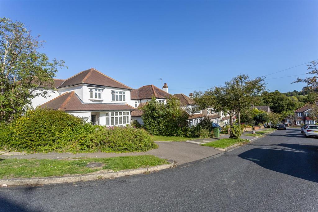 House-upper-pines-banstead-121.jpg