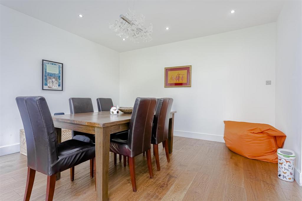 House-upper-pines-banstead-111.jpg