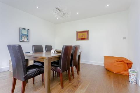 12 Upper Pines, Banstead, SM7 3PZ