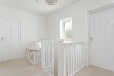 12 Upper Pines, Banstead, SM7 3PZ