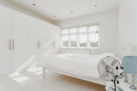 12 Upper Pines, Banstead, SM7 3PZ