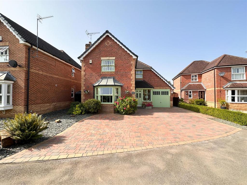 Clough Grove, Oughtibridge, Sheffield, S35 4 bed detached house for