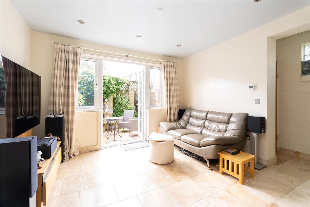 East Road, Kingston upon Thames, Surrey, KT2 3 bed detached house for