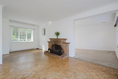 18 Silverdale Avenue, Oxshott, Leatherhead, KT22 0LB