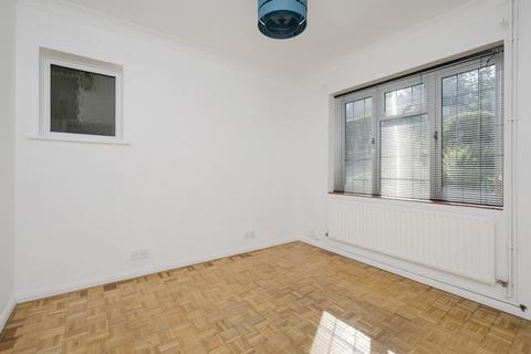 18 Silverdale Avenue, Oxshott, Leatherhead, KT22 0LB