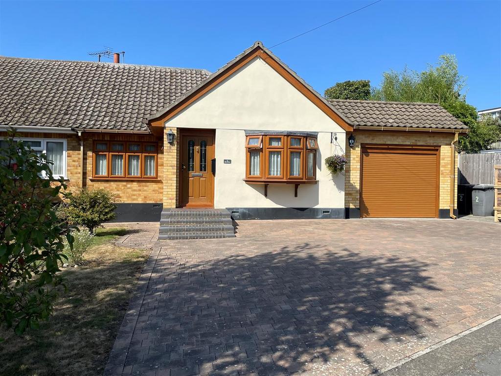 Elm Drive, Rayleigh 2 bed semidetached bungalow £475,000