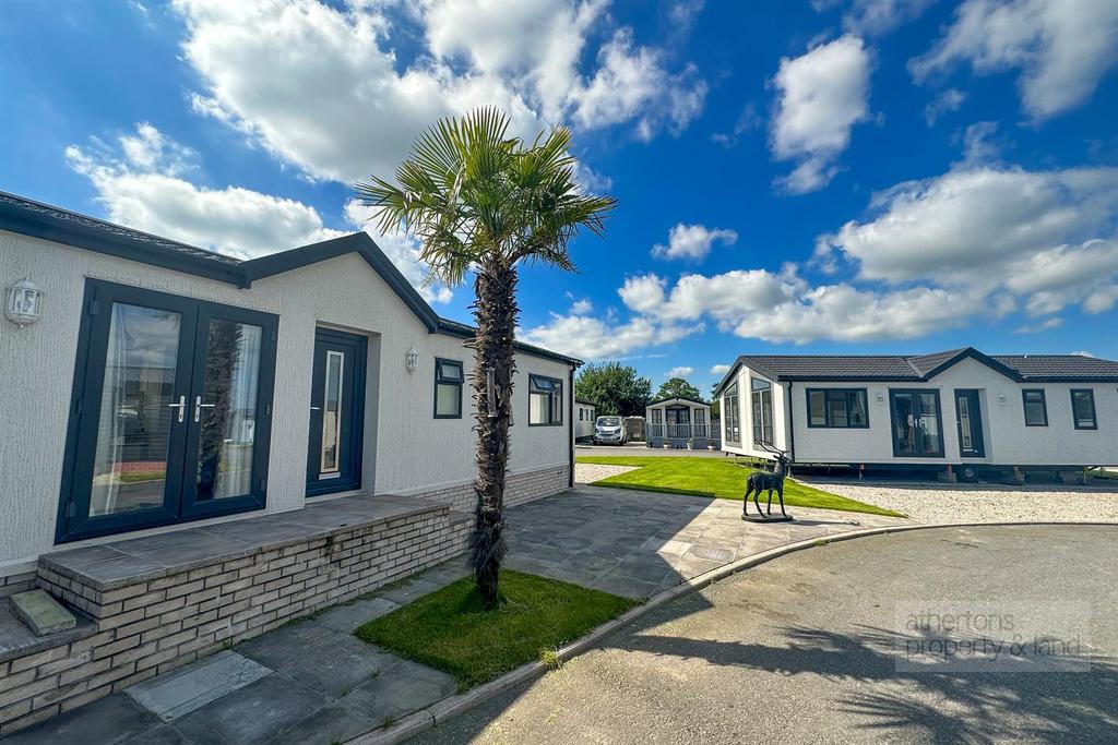 Ledale Mobile Home Park, Clayton Le Dale, Ribble Valley 2 bed park home for sale £65,000