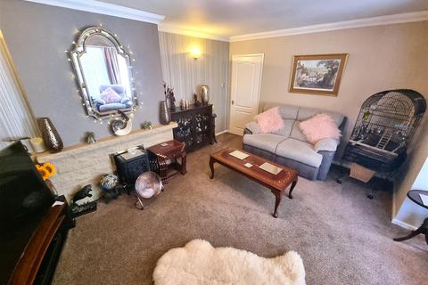 15 Brook Close, Bournemouth, BH10 5JP