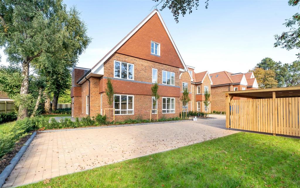Court, Kingswood, Surrey 2 bed flat £865,000