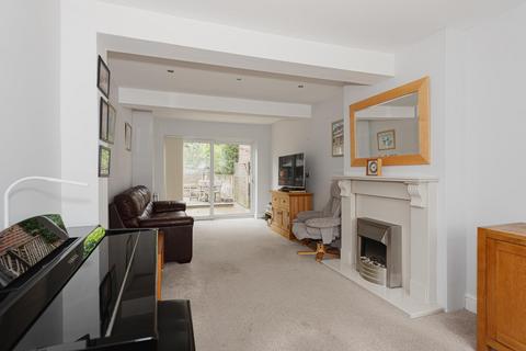 18 Chapel Way, Epsom, KT18 5TF