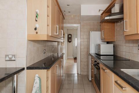 18 Chapel Way, Epsom, KT18 5TF