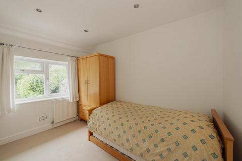 18 Chapel Way, Epsom, KT18 5TF