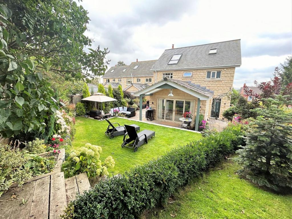 Laburnum Drive, BoltonUponDearne, Rotherham 5 bed detached house for