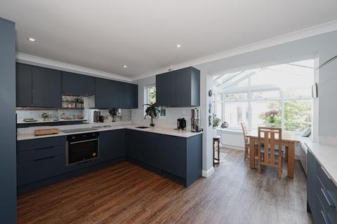 13 Galen Close, Epsom, KT19 7DL