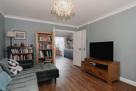 13 Galen Close, Epsom, KT19 7DL