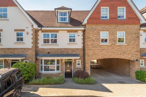 6 Gatcombe Crescent, Ascot, SL5 7HA