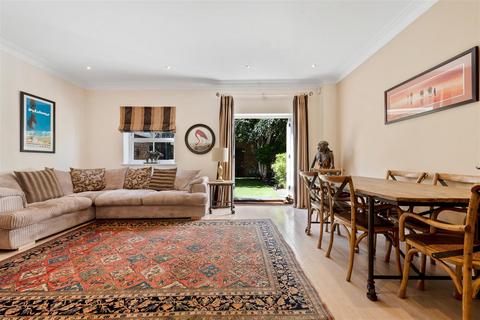 6 Gatcombe Crescent, Ascot, SL5 7HA