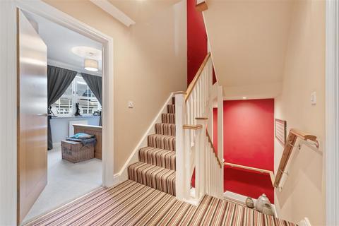 6 Gatcombe Crescent, Ascot, SL5 7HA