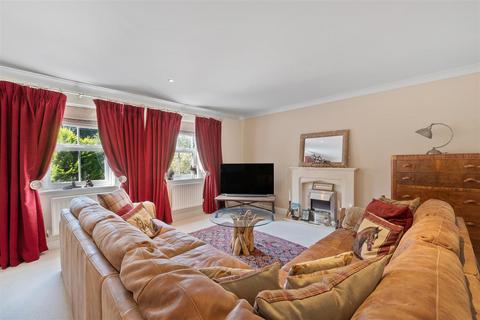 6 Gatcombe Crescent, Ascot, SL5 7HA