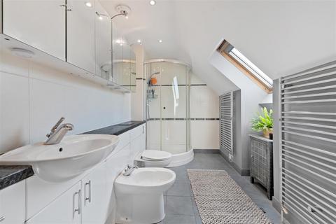 6 Gatcombe Crescent, Ascot, SL5 7HA
