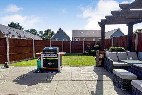 14 Elliots Close, West Horndon, Brentwood, CM13 3FU