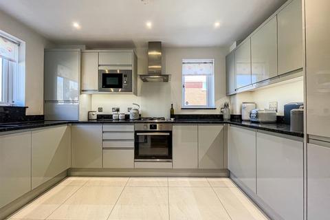 14 Elliots Close, West Horndon, Brentwood, CM13 3FU
