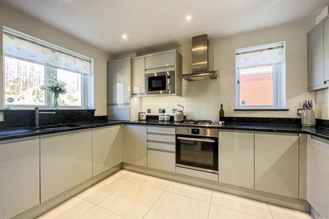 14 Elliots Close, West Horndon, Brentwood, CM13 3FU