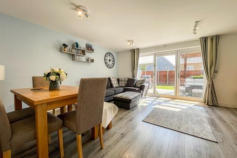 14 Elliots Close, West Horndon, Brentwood, CM13 3FU