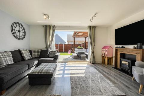 14 Elliots Close, West Horndon, Brentwood, CM13 3FU