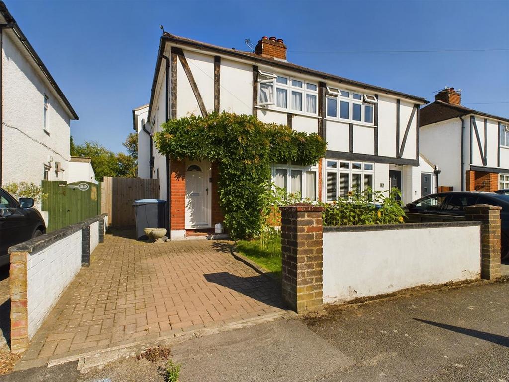 Burwood Close, Hersham 3 bed semidetached house for sale £625,000
