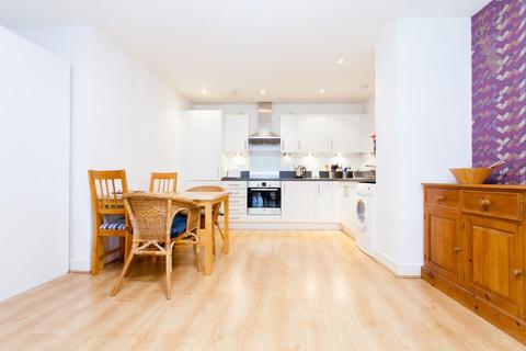 2 bedroom flat to rent, Leamore court, Meath Crescent, London